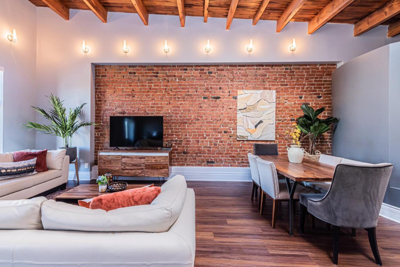 Family Friendly 3-Bedroom Beauty In Le Plateau By Denstays มอนทรีอัล ภายนอก รูปภาพ