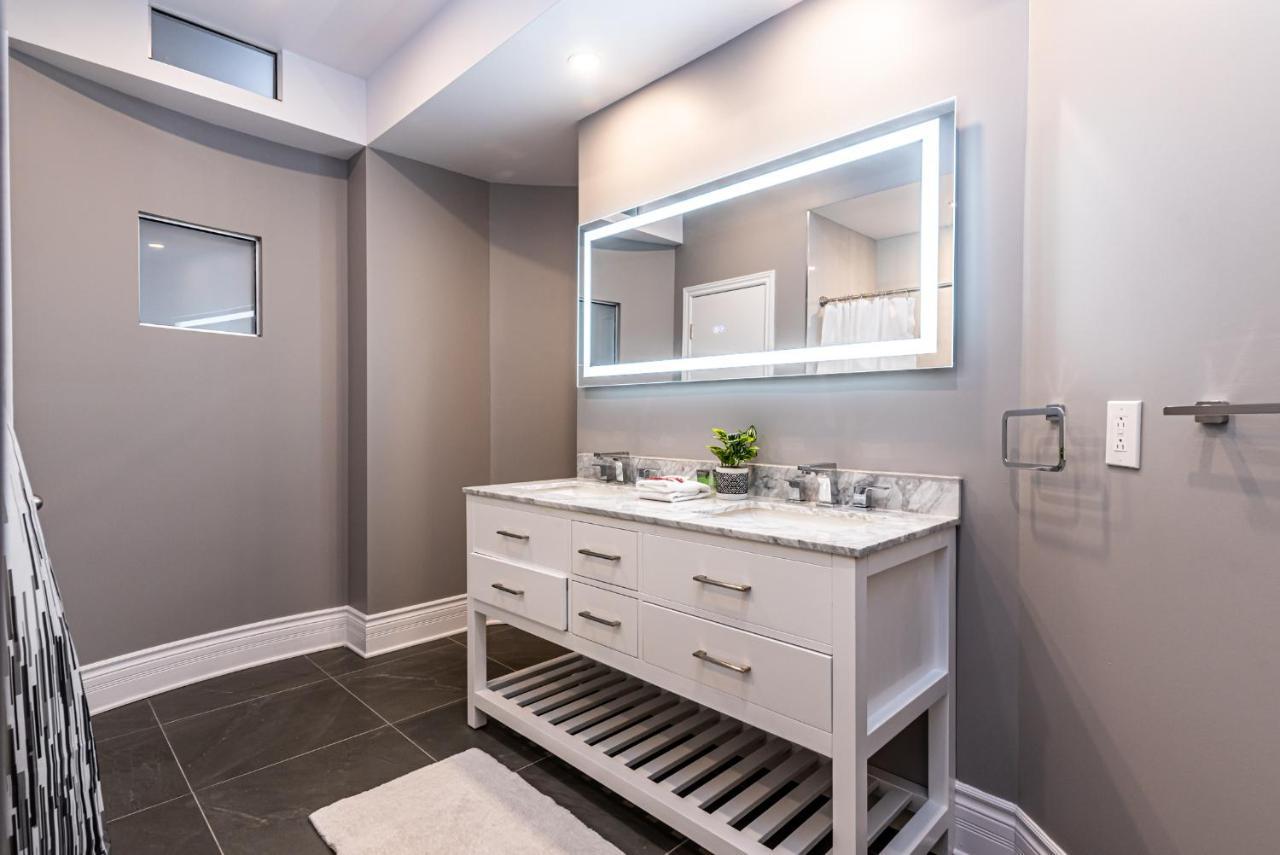 Family Friendly 3-Bedroom Beauty In Le Plateau By Denstays มอนทรีอัล ภายนอก รูปภาพ