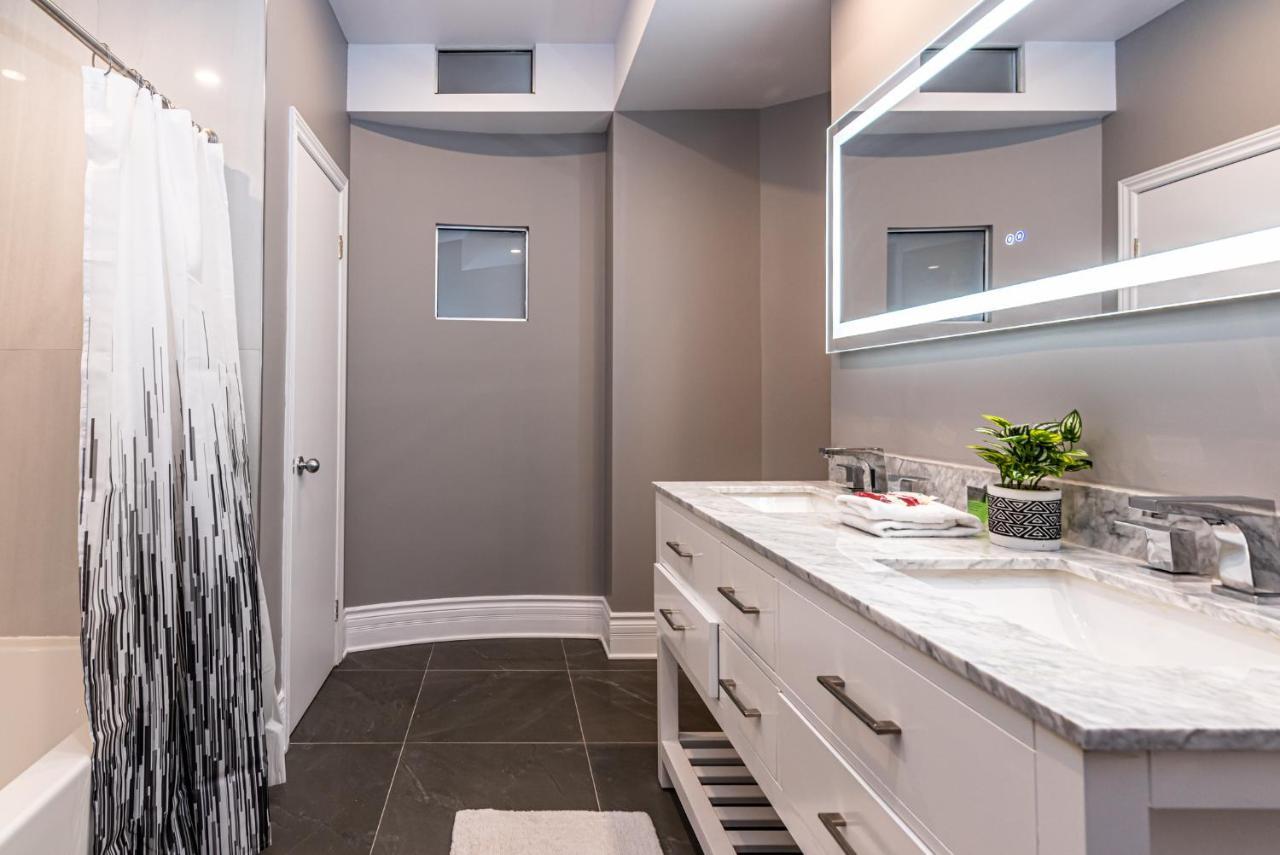 Family Friendly 3-Bedroom Beauty In Le Plateau By Denstays มอนทรีอัล ภายนอก รูปภาพ