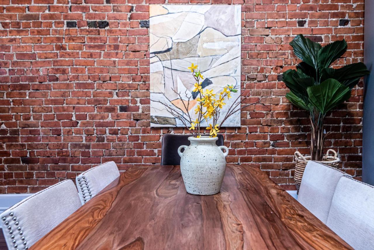 Family Friendly 3-Bedroom Beauty In Le Plateau By Denstays มอนทรีอัล ภายนอก รูปภาพ