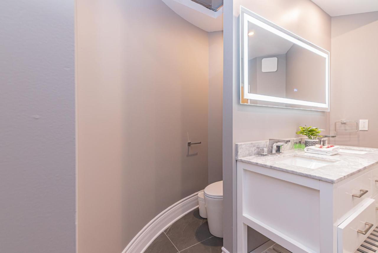 Family Friendly 3-Bedroom Beauty In Le Plateau By Denstays มอนทรีอัล ภายนอก รูปภาพ