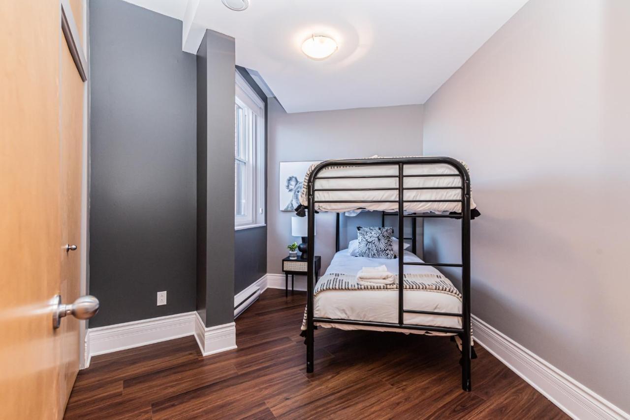 Family Friendly 3-Bedroom Beauty In Le Plateau By Denstays มอนทรีอัล ภายนอก รูปภาพ