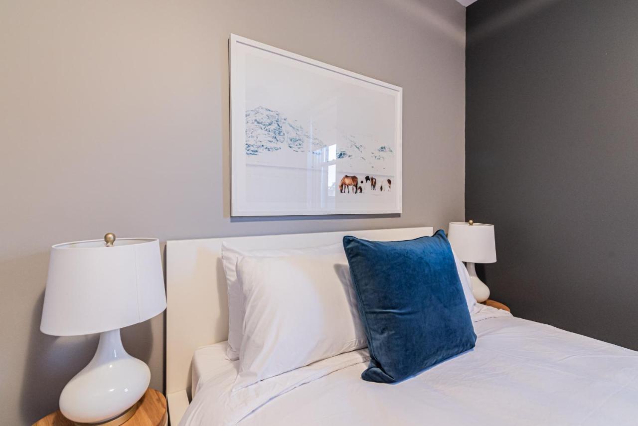 Family Friendly 3-Bedroom Beauty In Le Plateau By Denstays มอนทรีอัล ภายนอก รูปภาพ