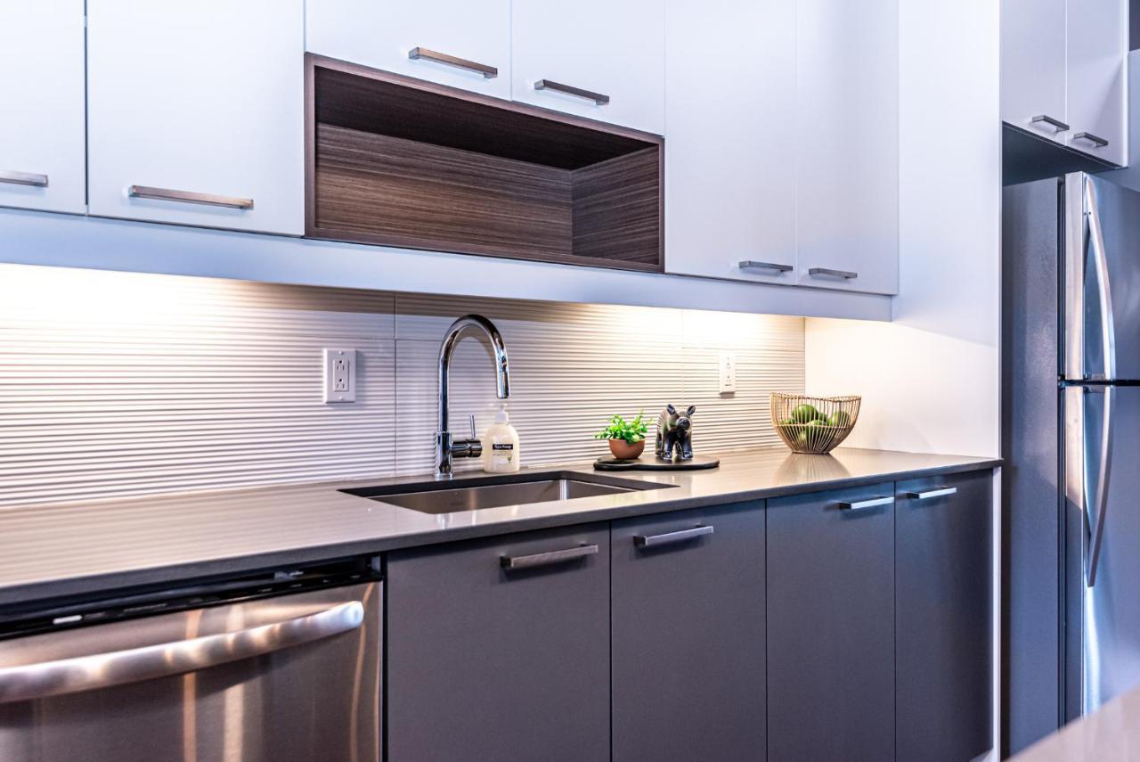Family Friendly 3-Bedroom Beauty In Le Plateau By Denstays มอนทรีอัล ภายนอก รูปภาพ