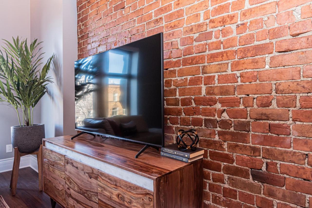 Family Friendly 3-Bedroom Beauty In Le Plateau By Denstays มอนทรีอัล ภายนอก รูปภาพ